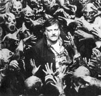 George A. Romero, den moderne filmzombies fader, omgivet af sine skabninger.