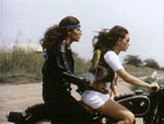 Den evindelige motorcykelmontage, der bliver brugt flittigt igennem hele filmen, akkompagneret med et rip-off af klassikeren 'Born to be Wild'.